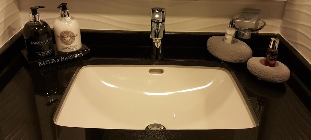 Royal Ambassador - Al Yal Suites Manama Exteriör bild
